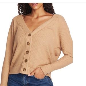 1. State button front crop. Size: Small, Color: WILD OAK.